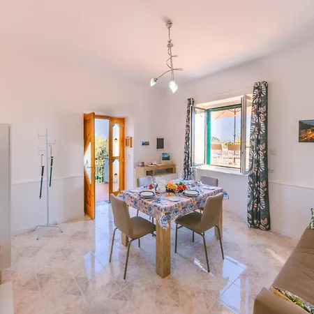 Holiday home Infinity Experience Casa Incantevole Con Terrazzo Scala